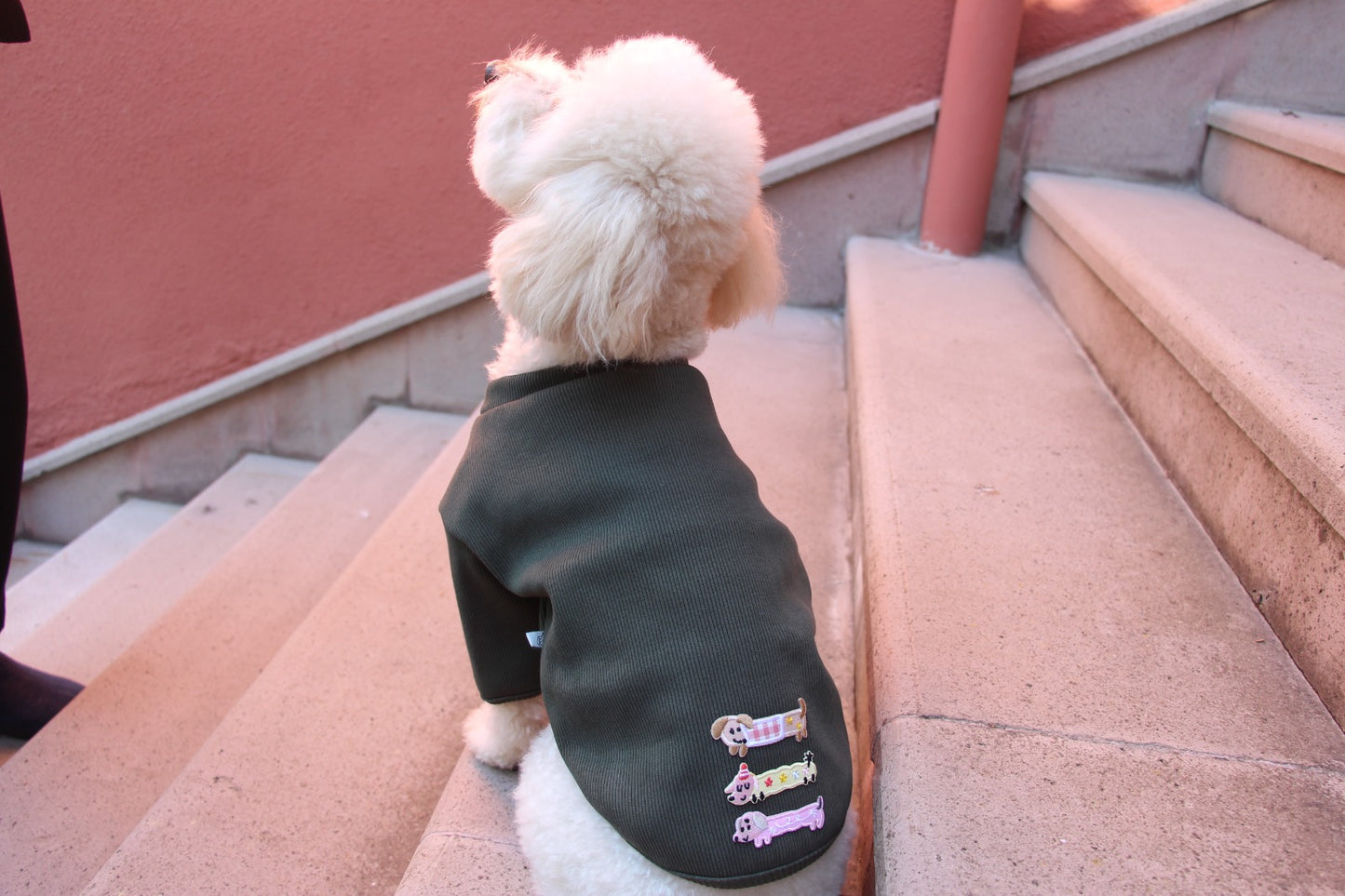 FUREND KHAKI THREE-FIGURED DOG T-SHIRT